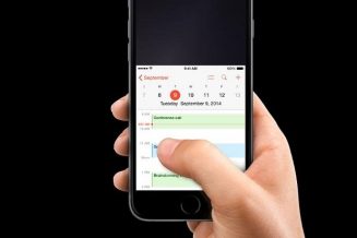 How-to-Use-The-iPhone-6-Plus-One-Handed_0