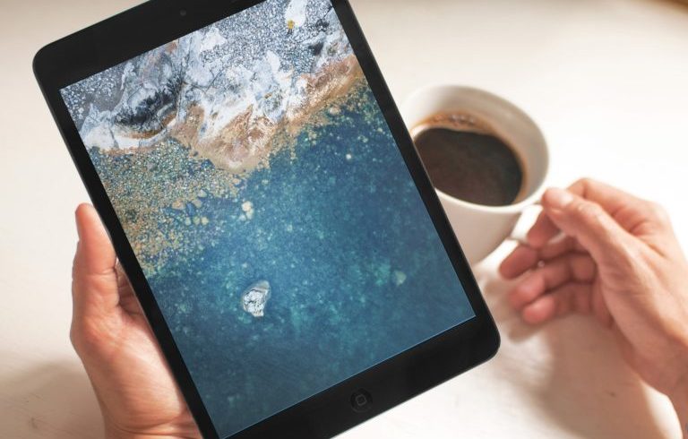 iPad-Pro-10.5-Demo-Wallpaper-Splash-768×576
