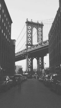 newyork-bridge-city-building-architecture-street-bw-iphone-6-plus-576×1024