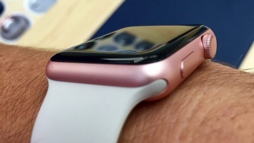 Rose-Gold-Aluminum-Apple-Watch-Hands-on-7-1376×1032