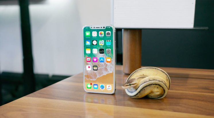 iPhone-8-mockup-Marques-Brownlee-005-745×414