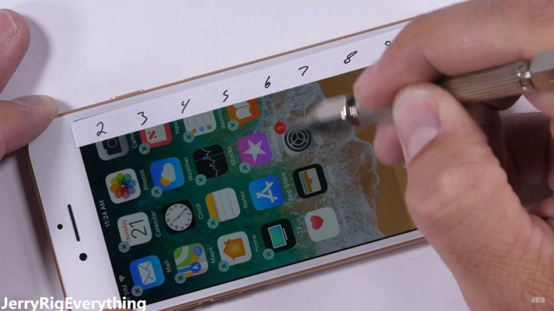 iPhone_8_jerryrigeverything_story_1506068863590