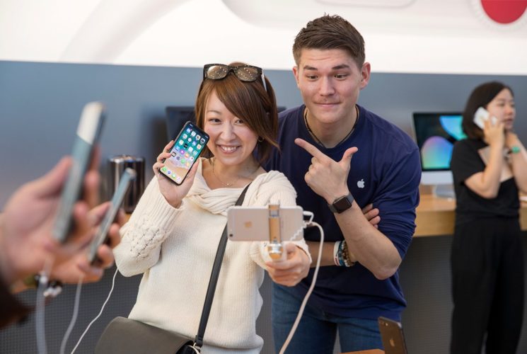 iPhoneX-Launch-Tokyo_003-745×500
