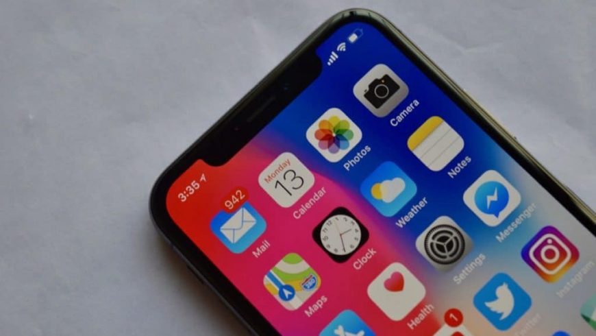 iPhone-X-Notch-on-Home-screen-1