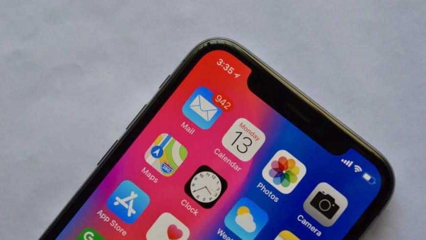 iPhone-X-Notch-on-Home-screen-2