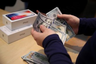 Чего стоит опасаться при покупке подержанного смартфона? iphone-x-money-used-phone-scam-getty-1200×9999