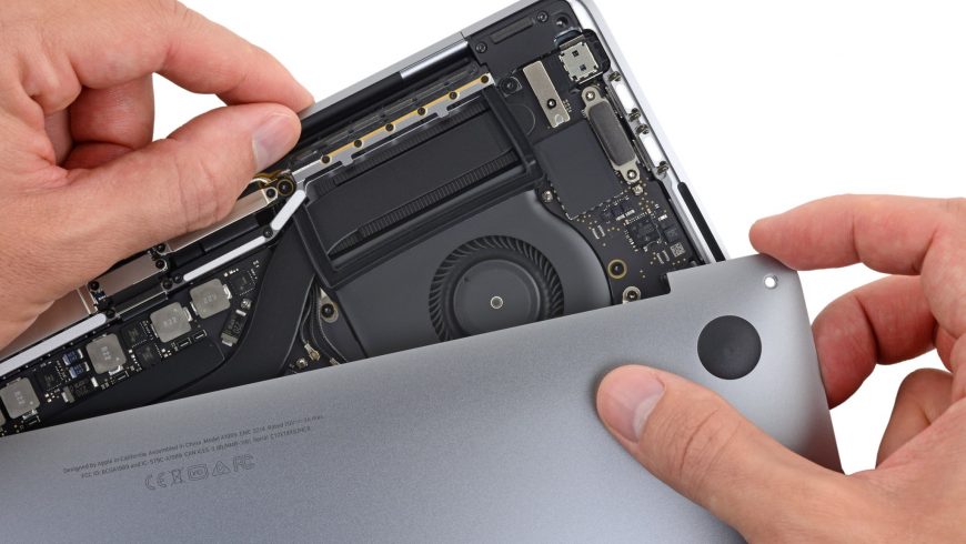 2018-MacBook-Pro-logic-board-iFixit-002