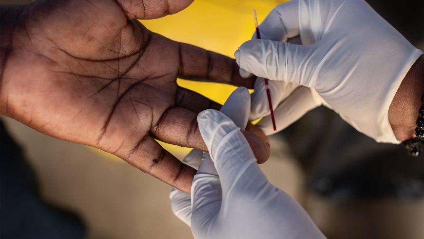 apple-RED-and-Global-Fund_aids-hiv-Nairobi-blood-testing