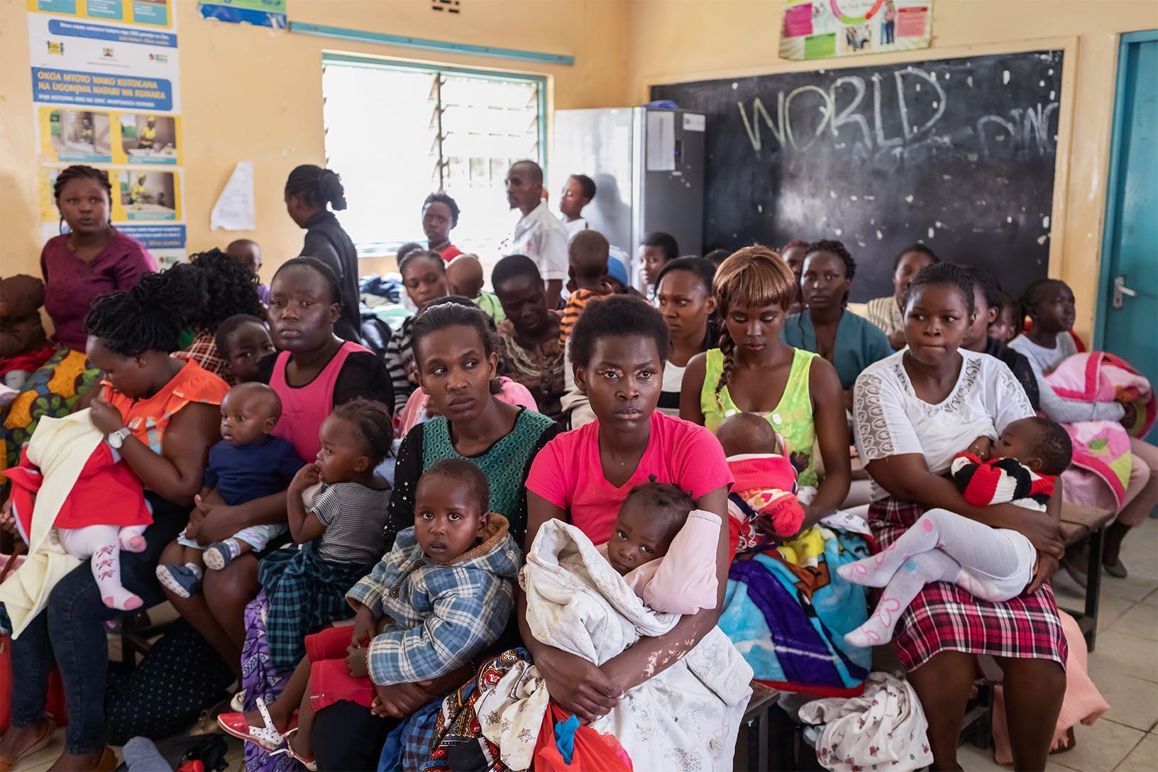 apple-RED-and-Global-Fund_aids-hiv-Nairobi-children