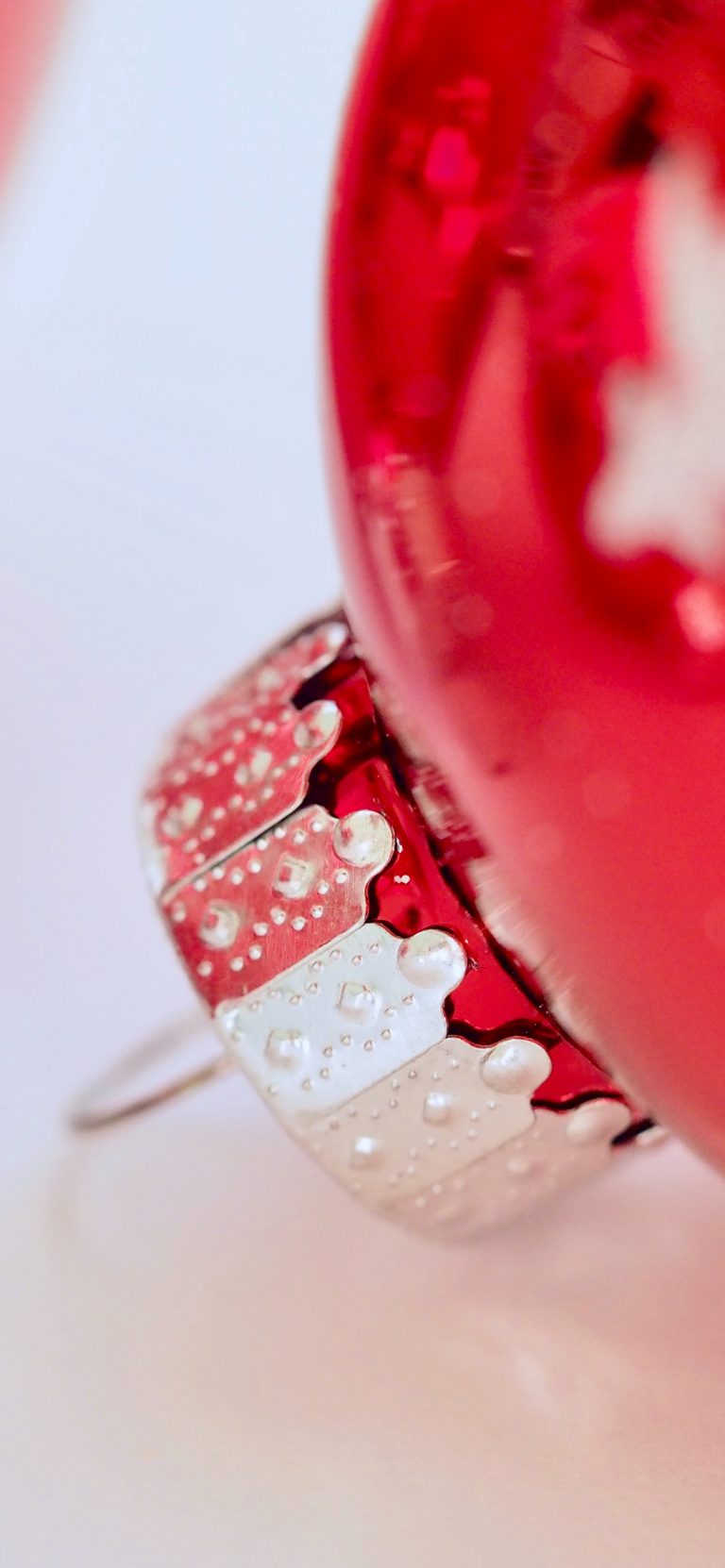 plush-design-studio-unsplash-christmas-ornament-red-ball-iphone-wallpaper-768×1662