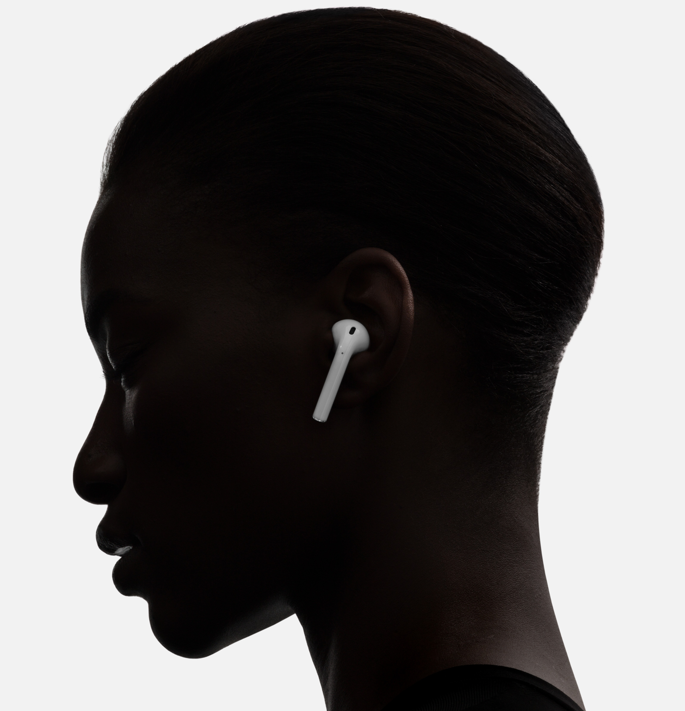 AirPods-woman-image-001