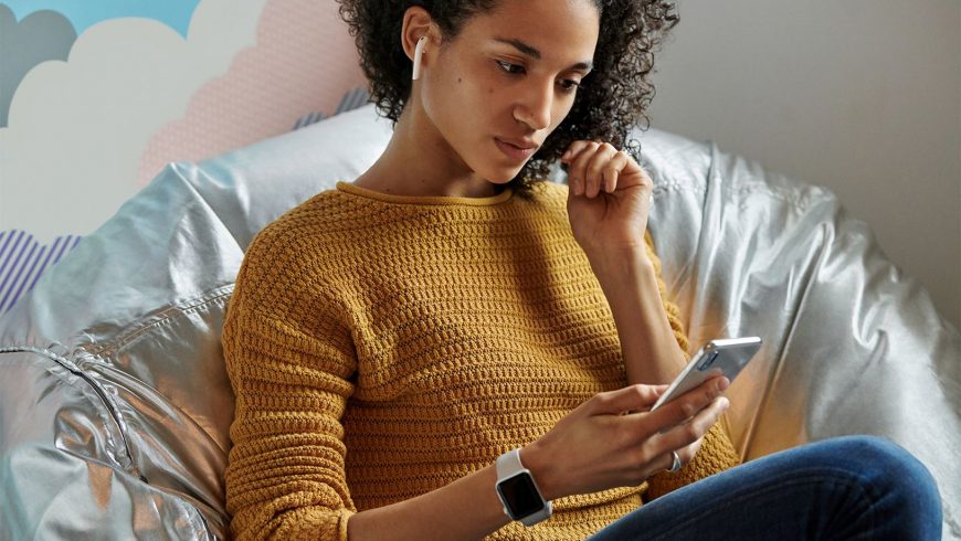 AirPods-lifestyle-woman