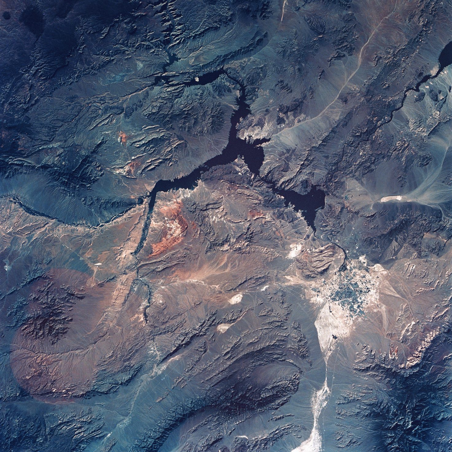 land-home-earth-soil-mountain-skyview-blue-ipad-pro-wallpaper-1472×1472