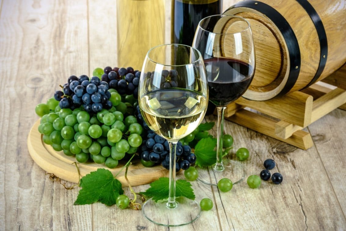 Wine-and-grapes-Best-Wine-Apps-for-iPhone