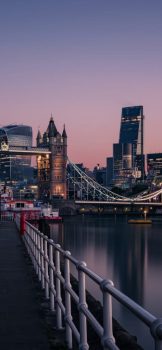 london-evening-buildings-water-side-8k-54-1125×2436-473×1024