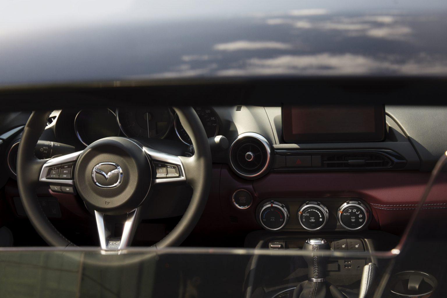 Mazda-MX-5-Miata-CarPlay-1536×1024