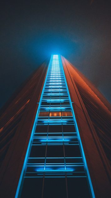 skyscrapper-wallpaper-ios-14-scaled