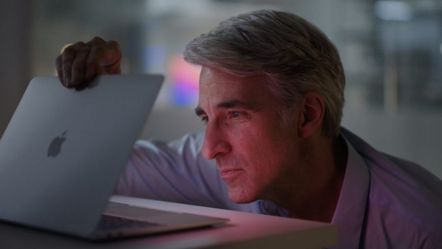 Apple-Silicon-event-November-2020-craig-federighi-opening-macbook-air-001-1536×850