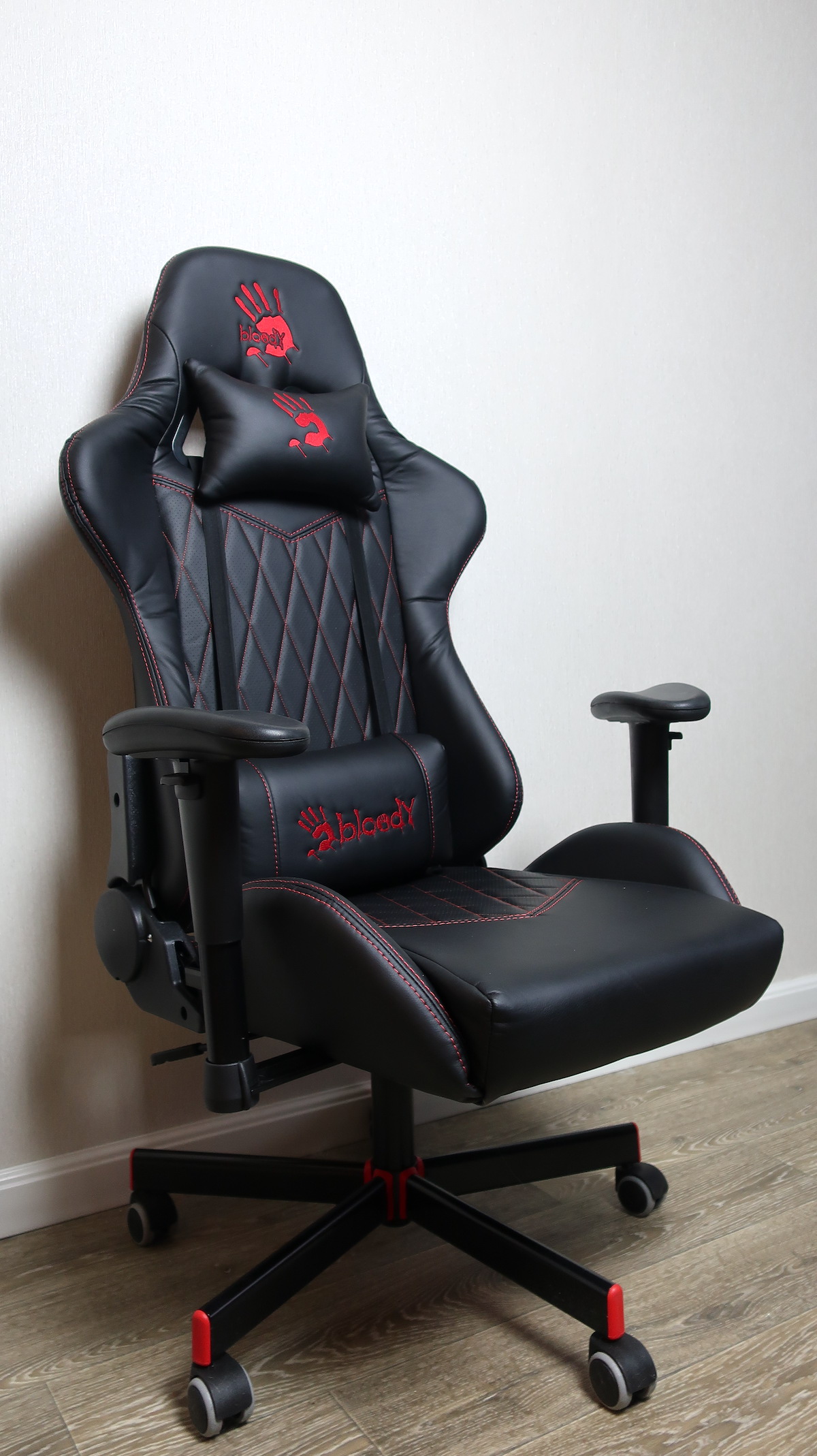 Полный внешний вид кресла Bloody GC-800