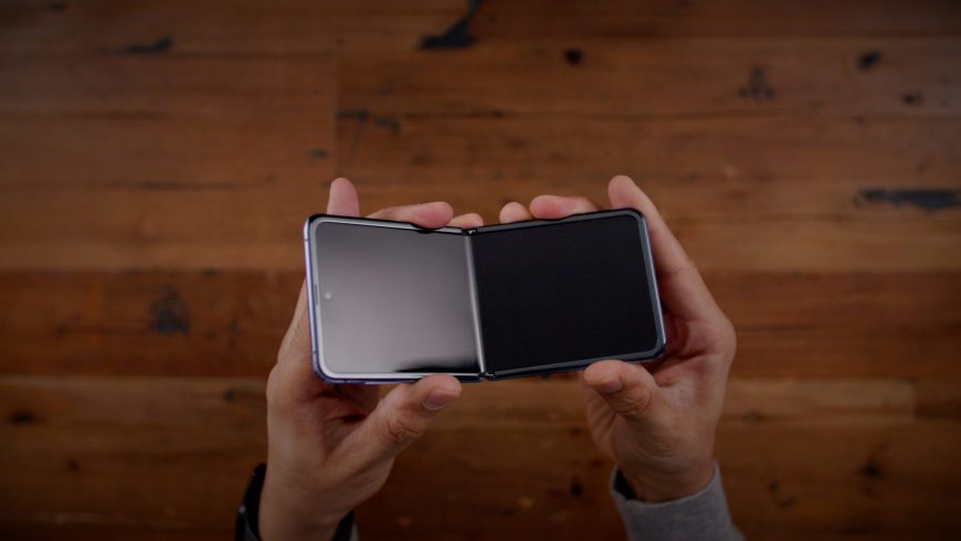Galaxy-Z-Flip-should-Apple-Make-an-iPhone-Flip-folding