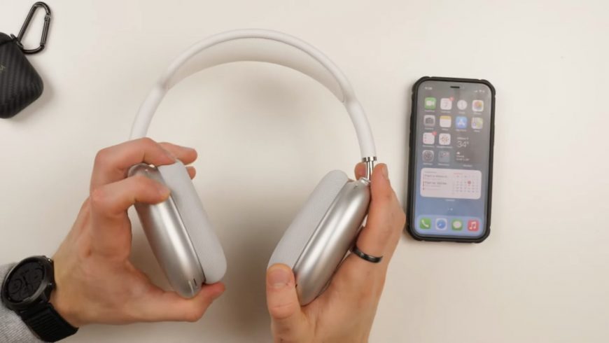 AirPods-Max-hands-image-005-1536×864