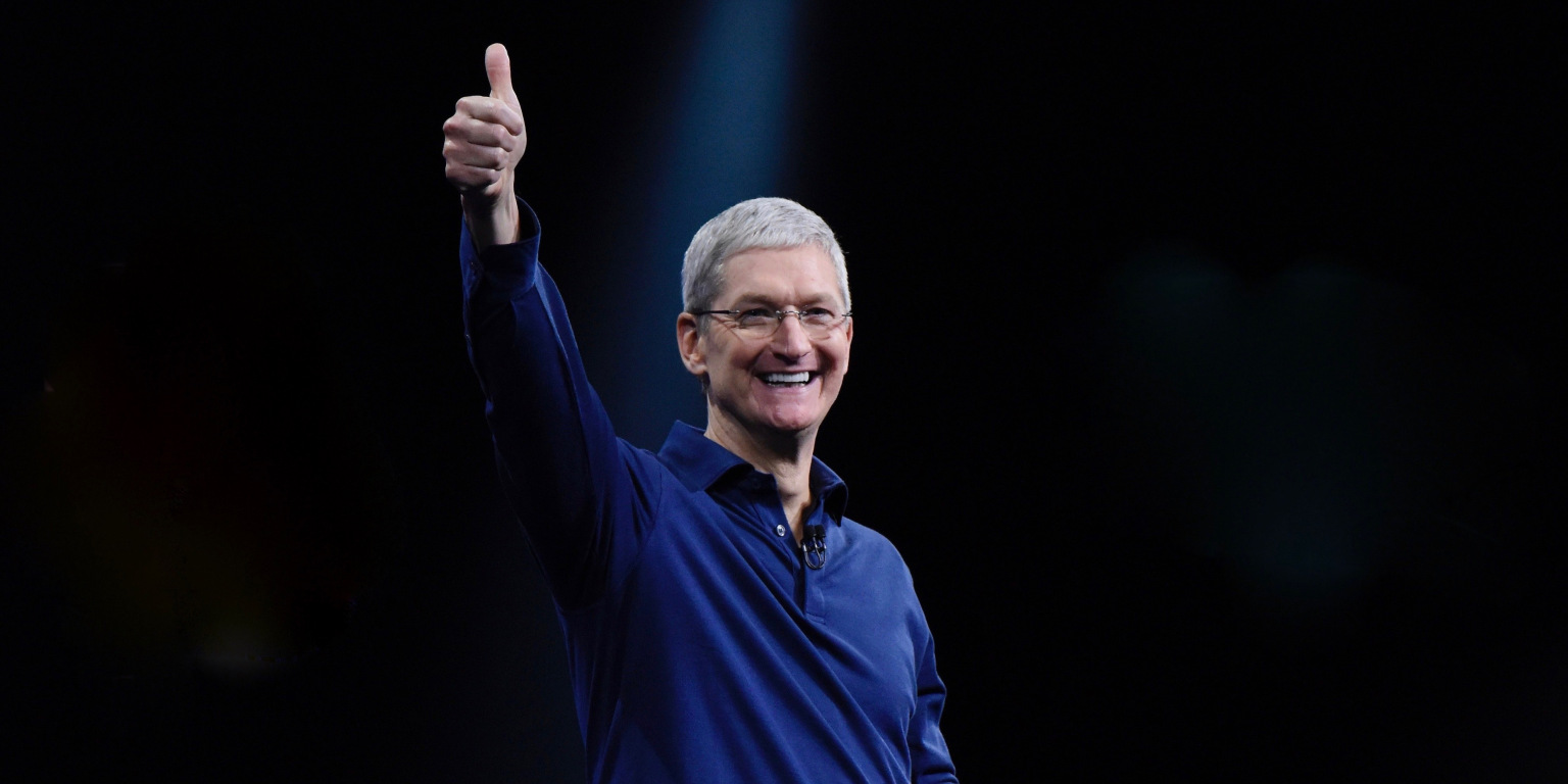 tim-cook-thumbs-up-smile