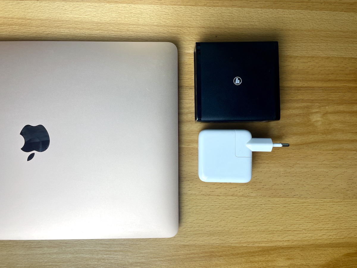 Адаптер Hama в сравнении с блоком питания Macbook