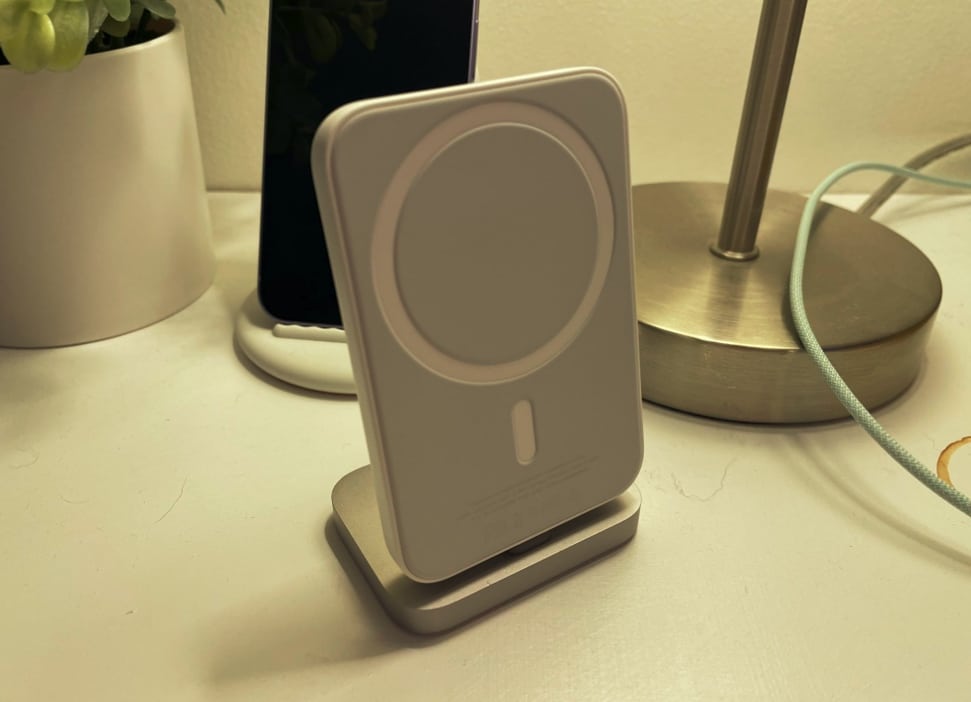iphone-12-magnetic-wireless-charger