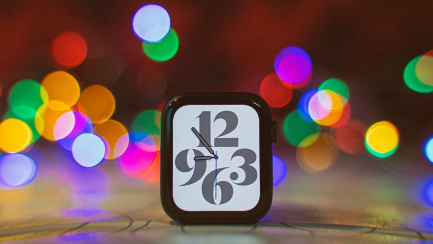 Apple-Watch-Series-6-case-depth-of-field-background-colored-lights-1500×1000