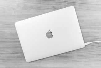 MacBook-charging-e1644852372190-1536×1049