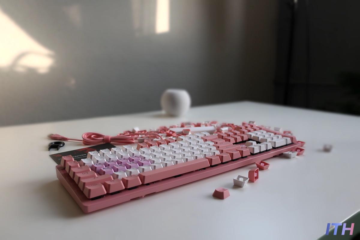 Общий вид клавиатуры bloody b800 pink