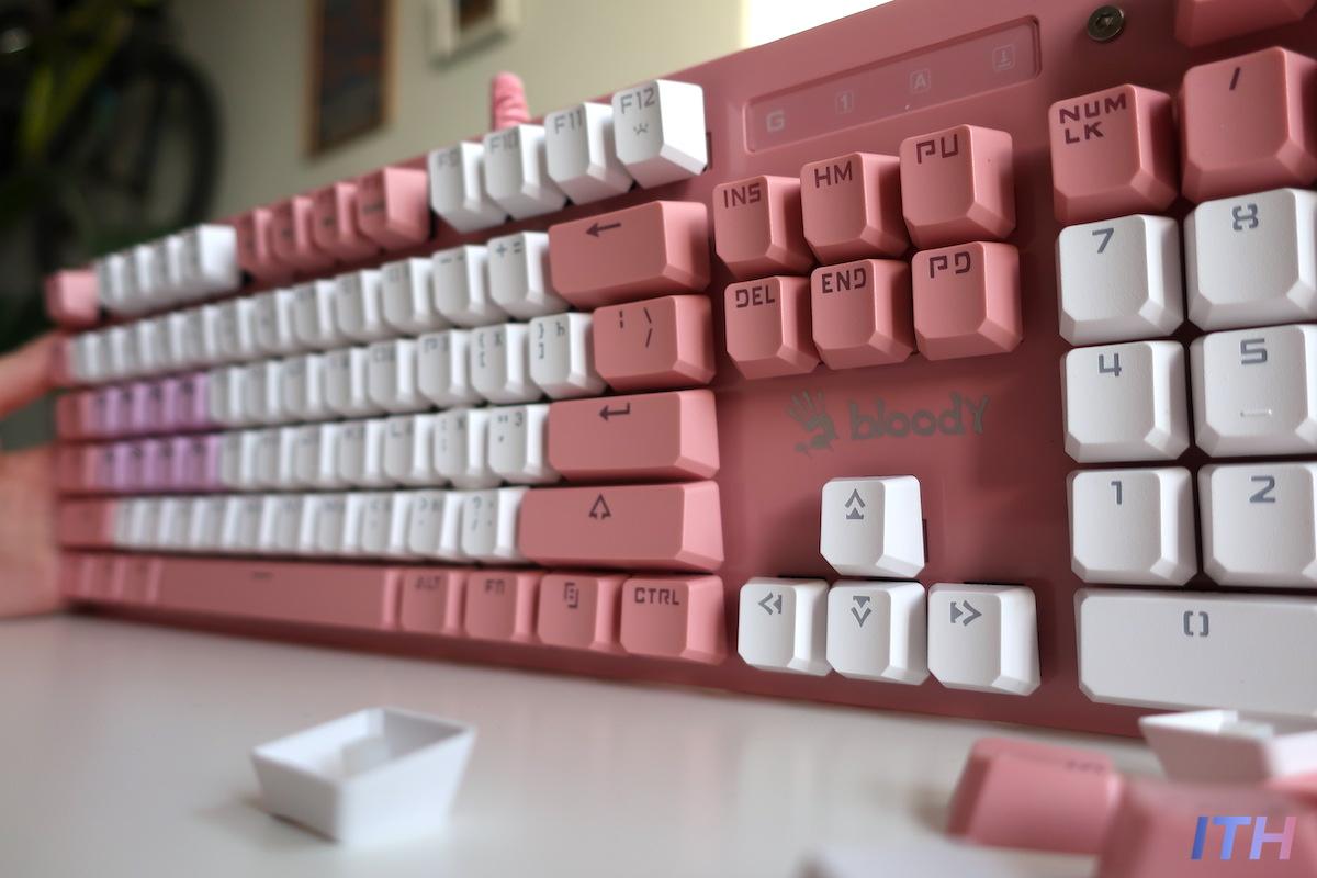 Вид клавиатуры сбоку_bloody b800 pink