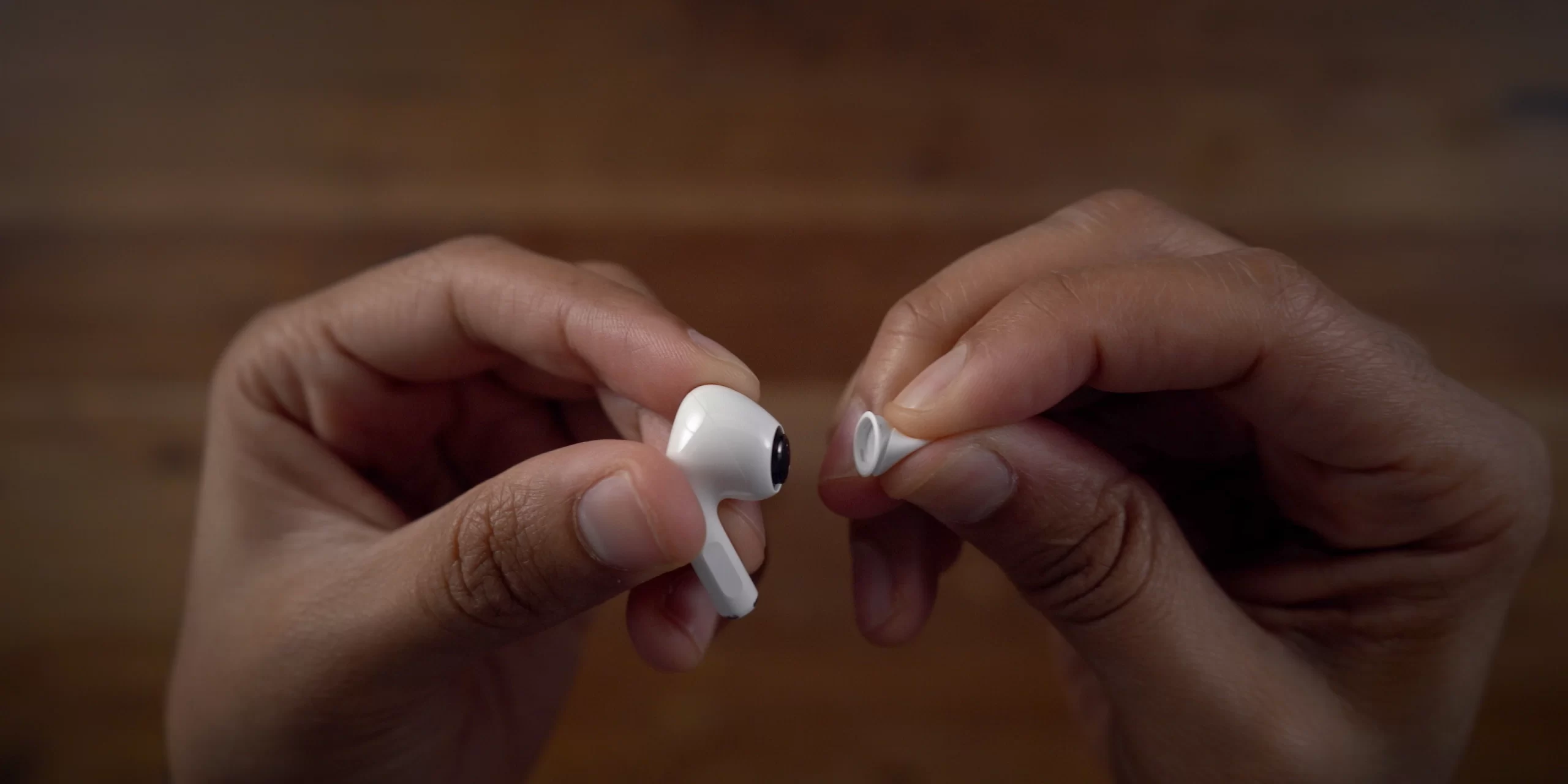 AirPods-Pro-replacing-ear-tips.jpg