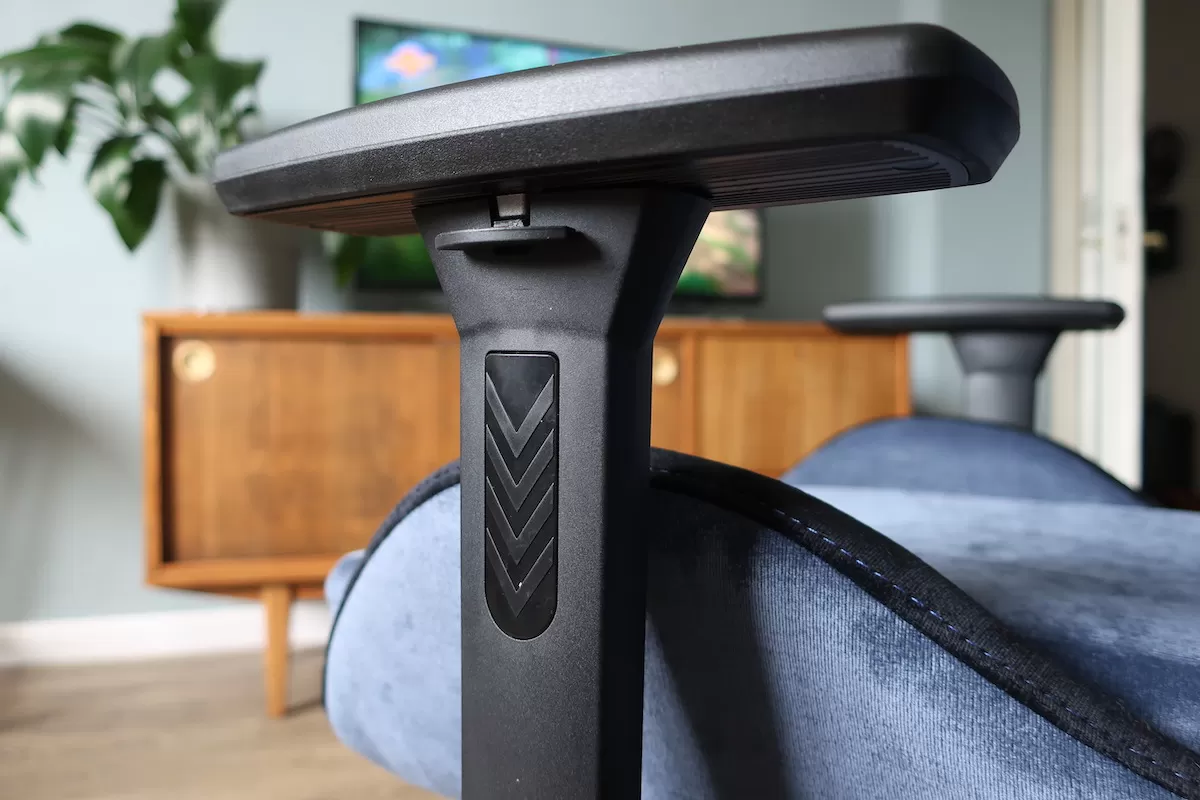 Кресло Bloody GC-470_подлокотники