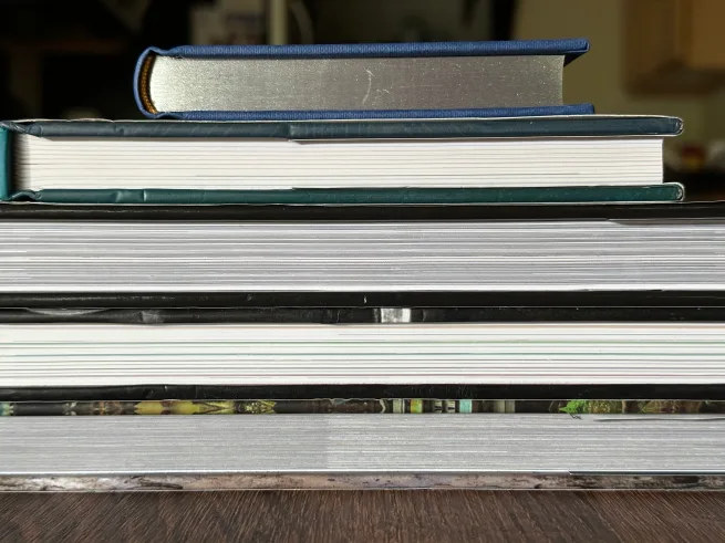 iPhone-14-Pro-books-2