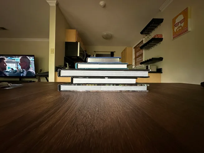 iPhone-14-Pro-books-3