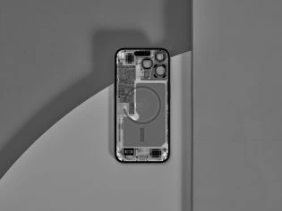 iPhone-14-teardown-wallpaper-mockup-idownloadblog-1536×1152