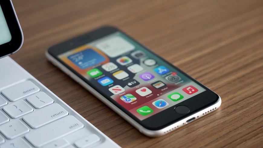 сравнение iphone se 3 и iphone 12