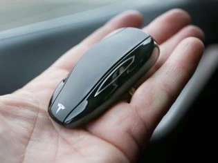 Tesla-Model-S-key-fob