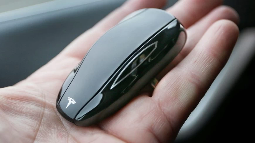 Tesla-Model-S-key-fob