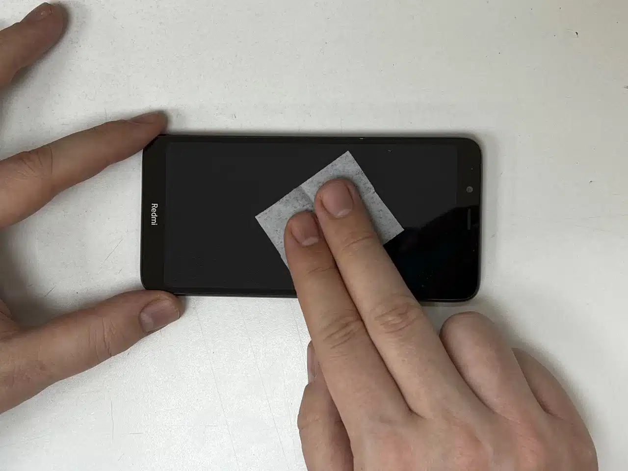 как клеить защитное стекло на телефон_2362 — крупный размер