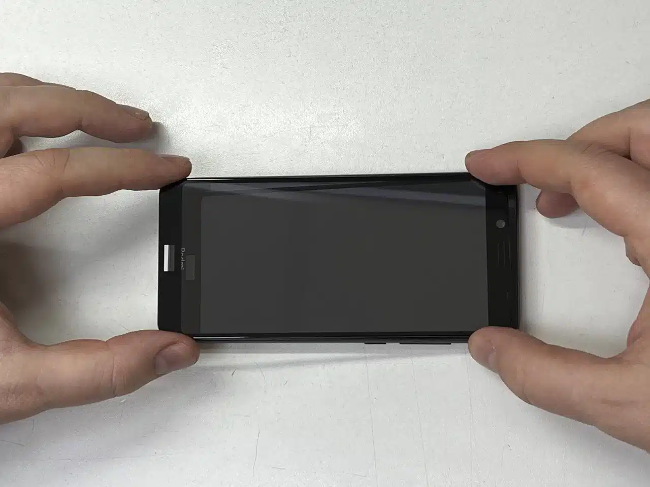 как клеить защитное стекло на телефон_2367 — крупный размер