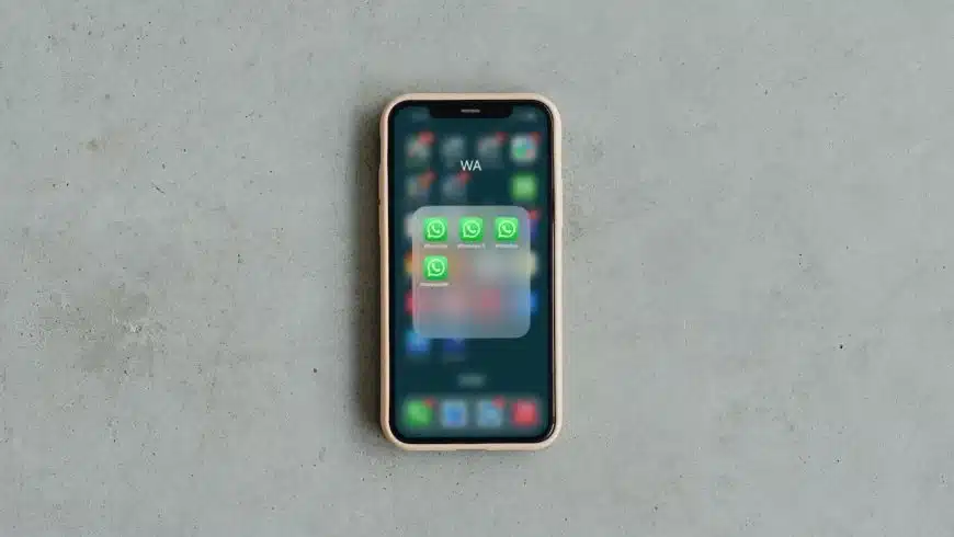 несколько вотсап на айфоне