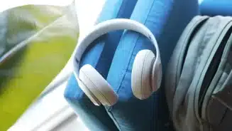 beats-studio-pro-couch