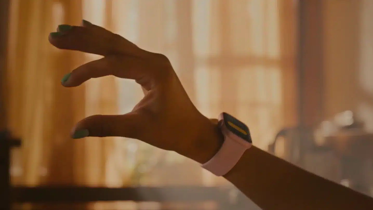 Apple-Watch-Series-9-Double-Tap-Gesture-Snooze-Alarm