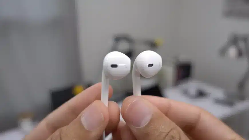 lightning-earpods-vs-3-5mm-earpods-iphone-7