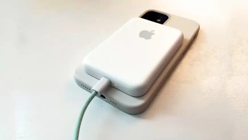 magsafe-battery-pack-charging