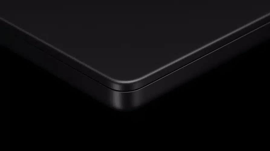 черный macbook pro m3