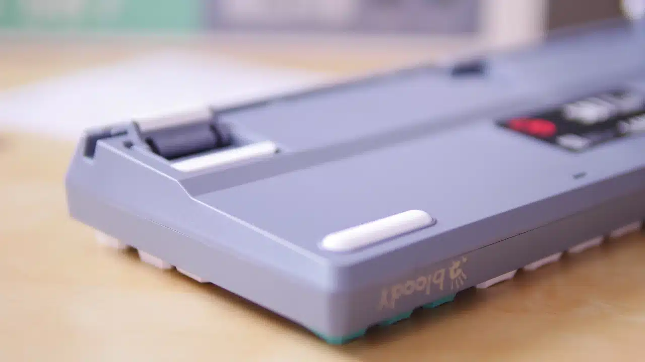 Тыльная сторона корпуса