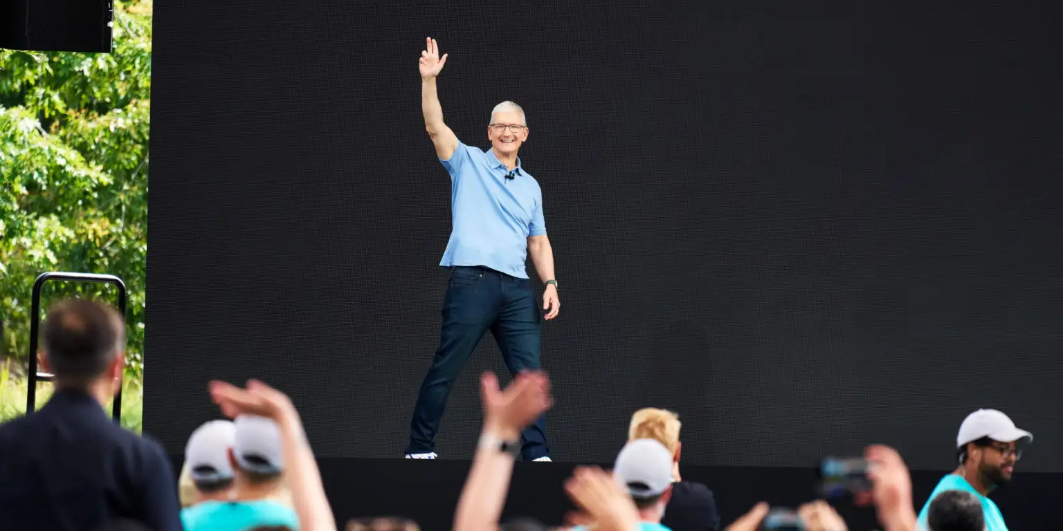 tim-cook-event-stage